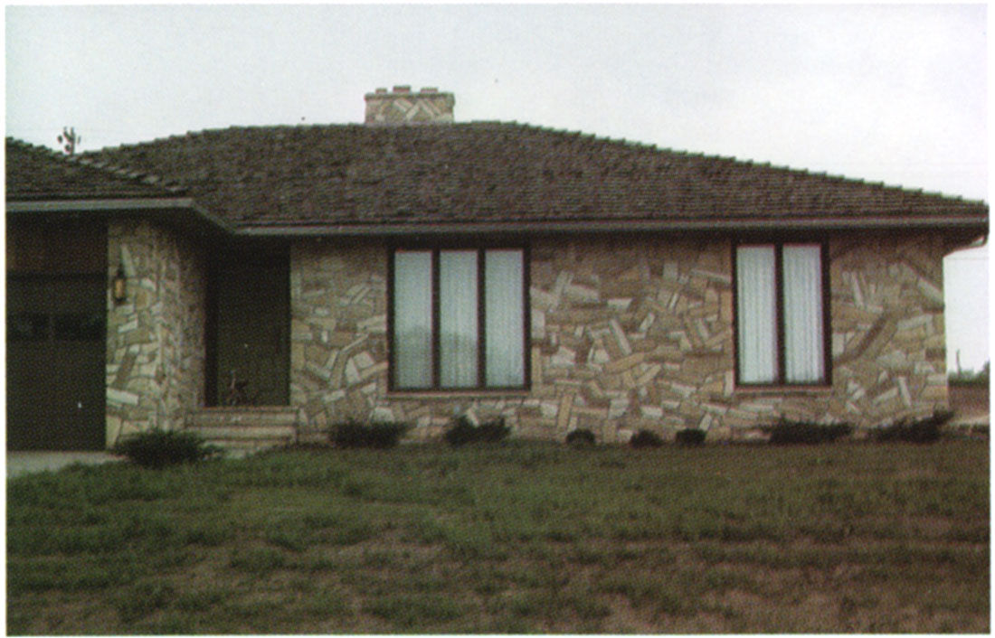 Color photo of a home with a blend of Neva, Onaga, and Chestnut Shell limestones.
