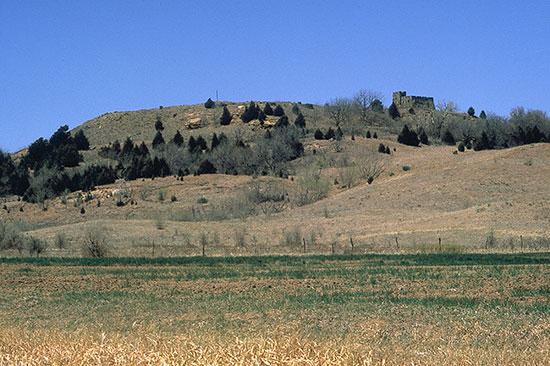 Color photo of the hills of Coronado Heights, which can be compared to their representation on the map in figure 2.