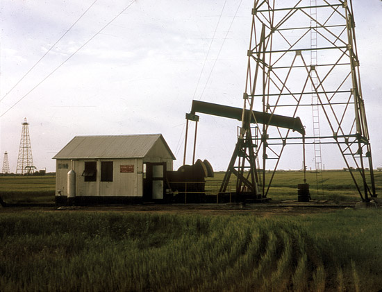 BT-Oil-Field-near-Claflin