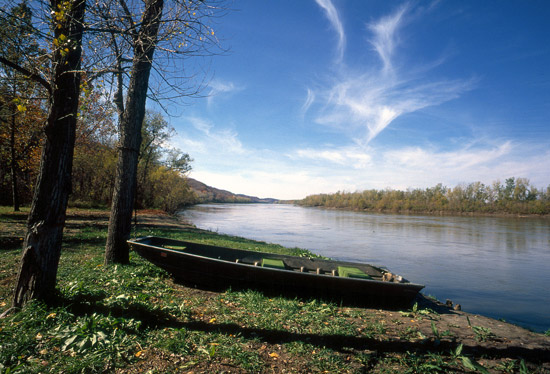 LV-Missouri-River-banks