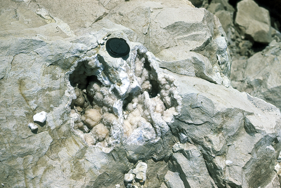 MN-geodes-in-limestone