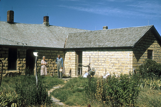 NS-Postrock-Ranch-house
