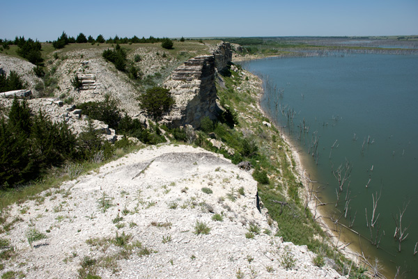 TR-View-west-along-The-Bluffs