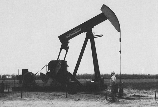 Black and white photo of an oil well in Comanche County.