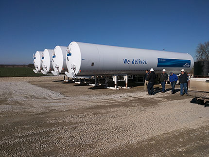 Shows 4 Linde storage tanks, injection trucks are behind them.