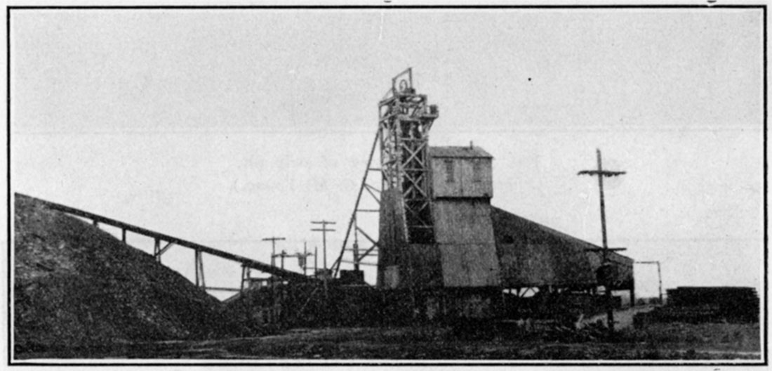 Black and white photo of Tipple in Cherokee-Crawford district.