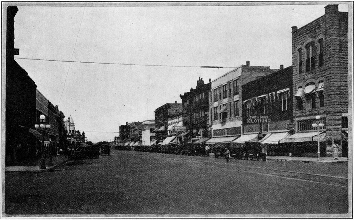 Black and white photo of Summit street, Arkansas City, looking north.