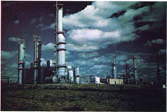 Color photo of oil refinery.