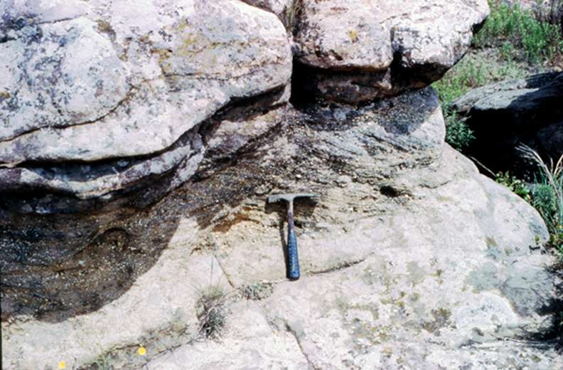 Color photo of basal Cretaceous unconformity.