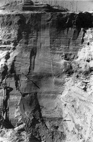 Black and white closeup photo dune stratigraphy.