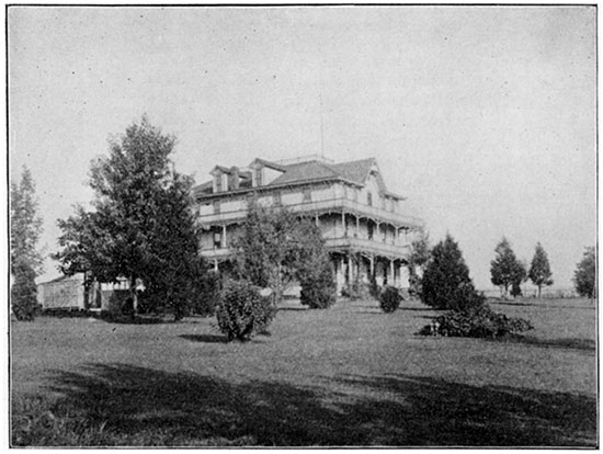 Black and white photo of Bonner Springs Sanitarium.