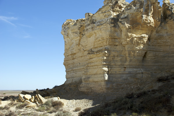 Color photo of a cliff face made of chalk.